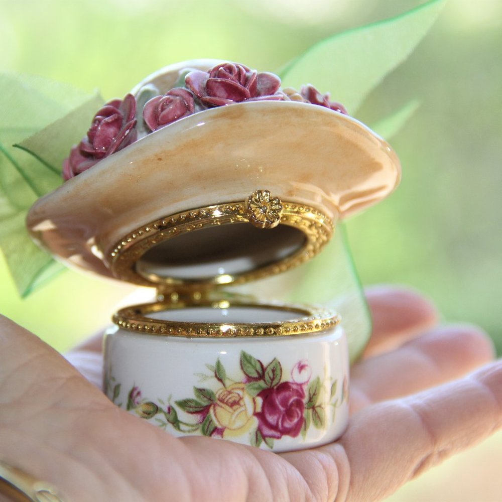 Royal Albert Porcelain Hat 24kt Gold Trinket Box